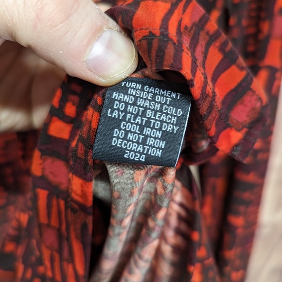 Rafaella geometric women’s tunic blouse in red and black size S with V- neck - Picture 6 of 6